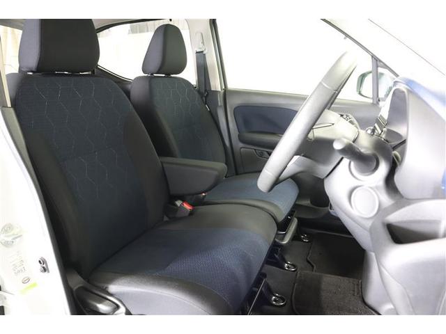 フロントベンチシートだから運転席足元もゆったり、広々快適です♪