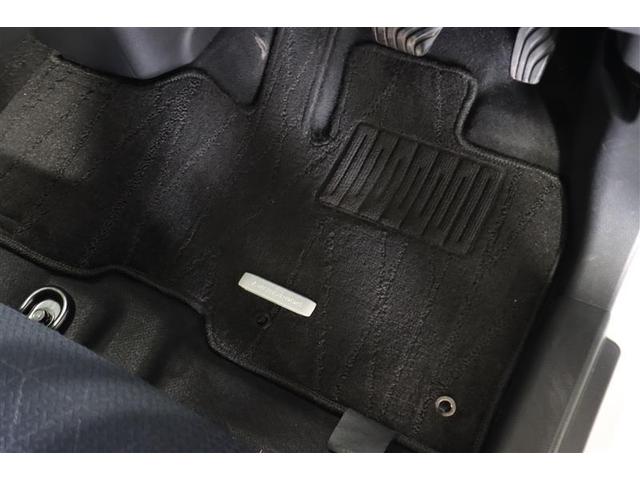 フロアマット標準装備。車内を清潔に保ちます。