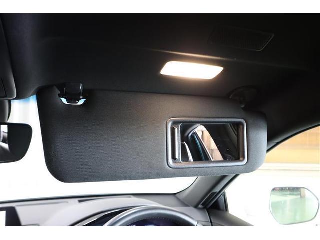 ちょっとした身だしなみのチェックに便利なバニティミラー付サンバイザー♪