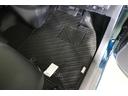フロアマット標準装備。車内を清潔に保ちます。
