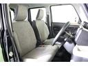フロントベンチシートだから運転席足元もゆったり、広々快適です♪