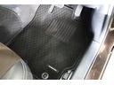 フロアマット標準装備。車内を清潔に保ちます。
