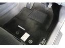 フロアマット標準装備。車内を清潔に保ちます。