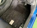フロアマット標準装備。車内を清潔に保ちます。