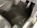 フロアマット標準装備。車内を清潔に保ちます。