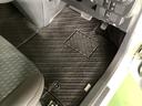 フロアマット標準装備。車内を清潔に保ちます。