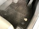 フロアマット標準装備。車内を清潔に保ちます。