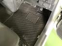 フロアマット標準装備。車内を清潔に保ちます。