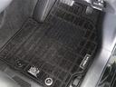 フロアマット標準装備。車内を清潔に保ちます。
