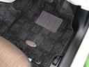 フロアマット標準装備。車内を清潔に保ちます。