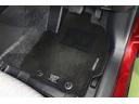 フロアマット標準装備。車内を清潔に保ちます。