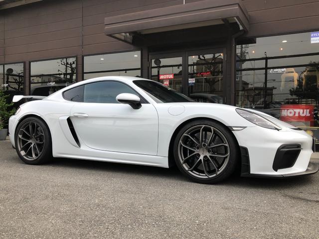 ７１８ケイマン ７１８ケイマンＧＴ４　正規ディーラー車・ＰＣＣＢ（ポルシェ　セラミックコンポジット　ブレーキ）レザーダッシュボード・アルカンターラシート・アルカンターラルーフ・アクラポビッチリンクパイプ＆スリップオンマフラー（15枚目）