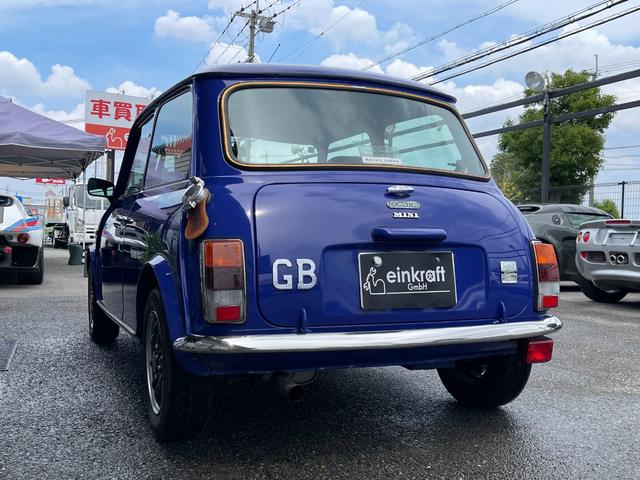 MINI ポールスミス 4MT車 走行1.2万キロ ポールスミス考案ポールスミス・ブルー・1500台限定車・エアコン・BLUETOOTH対応CDオーディオ・ETC・ナビTV・専用エンブレム・専用インテリア(4枚目)