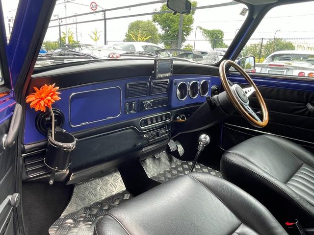 MINI ポールスミス 4MT車 走行1.2万キロ ポールスミス考案ポールスミス・ブルー・1500台限定車・エアコン・BLUETOOTH対応CDオーディオ・ETC・ナビTV・専用エンブレム・専用インテリア(7枚目)