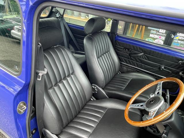 MINI ポールスミス 4MT車 走行1.2万キロ ポールスミス考案ポールスミス・ブルー・1500台限定車・エアコン・BLUETOOTH対応CDオーディオ・ETC・ナビTV・専用エンブレム・専用インテリア(8枚目)