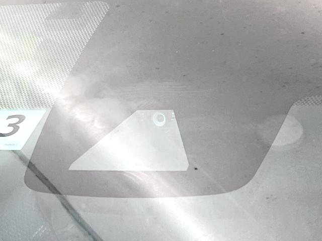プリウス Ａ　後期　純正９型ナビ　バックカメラ　禁煙車　セーフティセンス　レーダークルーズ　ブラインドスポットモニター　ヘッドアップディスプレイ　パワーシート　ＬＥＤヘッド　ＥＴＣ　ドラレコ　パーキングアシスト（5枚目）