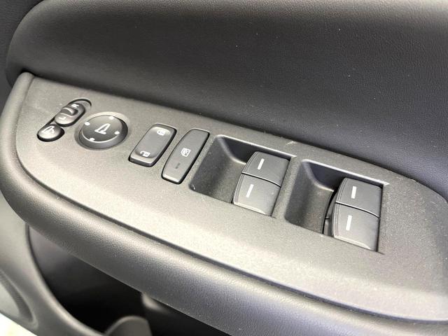 フィット ｅ：ＨＥＶホーム　純正９型ディスプレイオーディオ　禁煙車　全周囲カメラ　ブラインドスポットモニター　ホンダセンシング　フルセグ　ハーフレザー　アダプティブクルーズ　ＬＥＤヘッド　ＥＴＣ２．０　電動パーキング（63枚目）