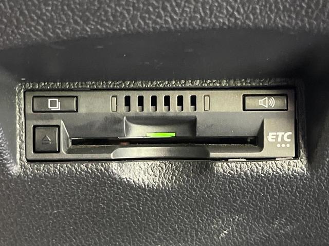 プリウス Ｓツーリングセレクション　モデリスタエアロ　純正９型ナビ　バックカメラ　ＥＴＣ　フルセグ　Ｂｌｕｅｔｏｏｔｈ　シートヒーター　ＬＥＤヘッドライト　ＬＥＤフォグ　レザー調シート　スマートキー　オートエアコン　オートライト（7枚目）