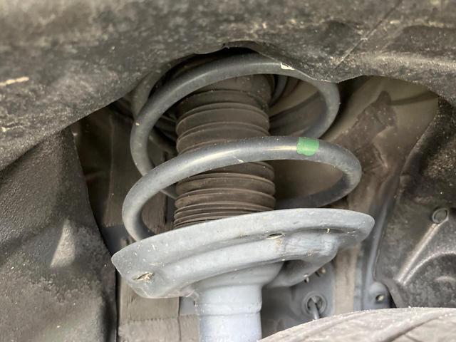 ＲＡＶ４ Ｘ　８型ディスプレイオーディオ　レーダークルーズ　衝突軽減　Ｂｌｕｅｔｏｏｔｈ　ＥＴＣ　バックカメラ　クリアランスソナー　ＬＥＤヘッドライト　オートハイビーム　車線逸脱警報　革巻きステアリング（21枚目）