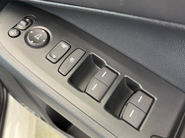 ヴェゼル ｅ：ＨＥＶ　Ｚ　登録済未使用車　ホンダコネクト９型ディスプレイ　バックカメラ　ホンダセンシング　ハンズフリーパワーバックドア　ハンドルヒーター　前席シートヒーター　フルセグ　ワイヤレス充電器　ハーフレザー　ＥＴＣ（64枚目）