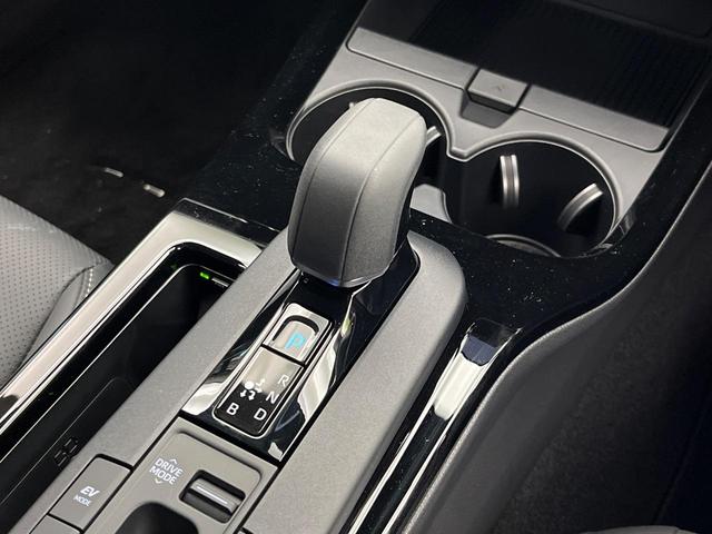 プリウス Ｚ　純正１２．３インチナビ　禁煙車　セーフティセンス　レーダークルーズコントロール　パノラミックビューモニター　ＥＴＣ２．０　ドラレコ　シートベンチレーション　ブラインドスポットモニター　ハンドルヒーター（26枚目）