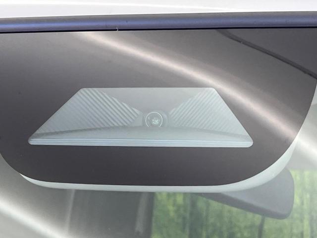 N-BOX ベースグレード 衝突軽減 禁煙車 アダプティブクルーズ 電動スライドドア クリアランスソナー 電動パーキング LEDヘッドライト オートハイビーム スマートキー オートエアコン 踏み間違い防止 車線逸脱警報(4枚目)