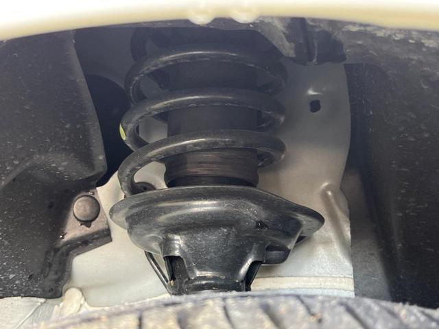 N-BOX ベースグレード 衝突軽減 禁煙車 アダプティブクルーズ 電動スライドドア クリアランスソナー 電動パーキング LEDヘッドライト オートハイビーム スマートキー オートエアコン 踏み間違い防止 車線逸脱警報(21枚目)