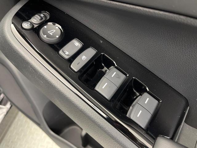 ヴェゼル ｅ：ＨＥＶ　Ｚ　９型メモリーナビ　バックカメラ　ホンダセンシング　ハンズフリーパワーバックドア　ハーフレザーシート　シートヒーター　ブラインドスポットモニター　ＥＴＣ　ドラレコ　フルセグ　スマートキー（62枚目）