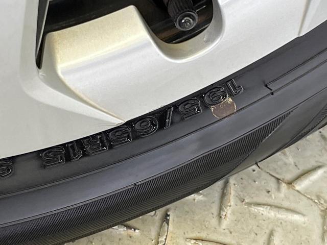プリウス S 禁煙車 純正ナビ バックカメラ ETC Bluetooth フルセグ HIDヘッドライト スマートキー オートエアコン オートライト フォグライト 盗難防止装置 プライバシーガラス(27枚目)