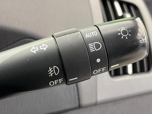 プリウス S 禁煙車 純正ナビ バックカメラ ETC Bluetooth フルセグ HIDヘッドライト スマートキー オートエアコン オートライト フォグライト 盗難防止装置 プライバシーガラス(41枚目)