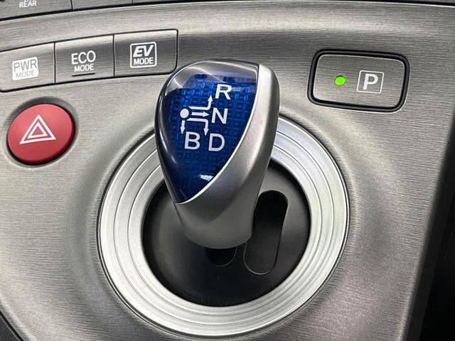 プリウス S 禁煙車 純正ナビ バックカメラ ETC Bluetooth フルセグ HIDヘッドライト スマートキー オートエアコン オートライト フォグライト 盗難防止装置 プライバシーガラス(42枚目)
