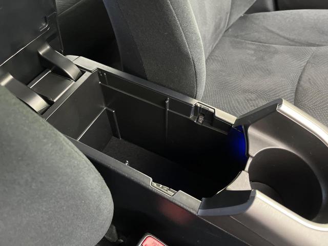 プリウス S 禁煙車 純正ナビ バックカメラ ETC Bluetooth フルセグ HIDヘッドライト スマートキー オートエアコン オートライト フォグライト 盗難防止装置 プライバシーガラス(49枚目)