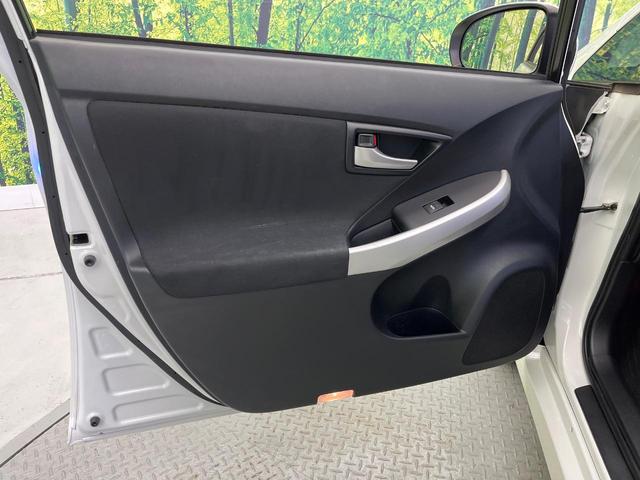 プリウス S 禁煙車 純正ナビ バックカメラ ETC Bluetooth フルセグ HIDヘッドライト スマートキー オートエアコン オートライト フォグライト 盗難防止装置 プライバシーガラス(56枚目)