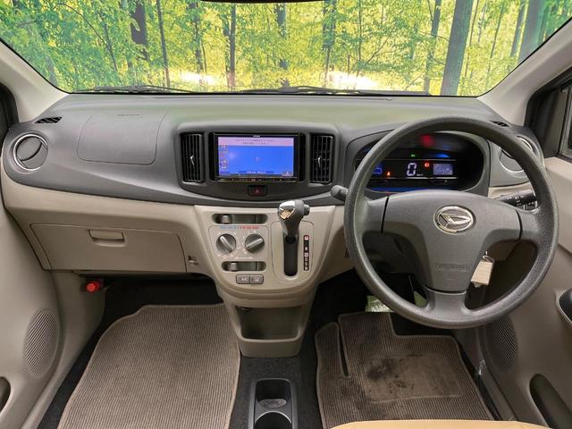 ミライース Ｘ　純正１４インチアルミホイール　フォグライト　ＣＤ／ＤＶＤ再生　盗難防止装置　プライバシーガラス　アイドリングストップ　ヘッドライトレベライザー　キーレス　電動格納ミラー　ＡＢＳ（3枚目）