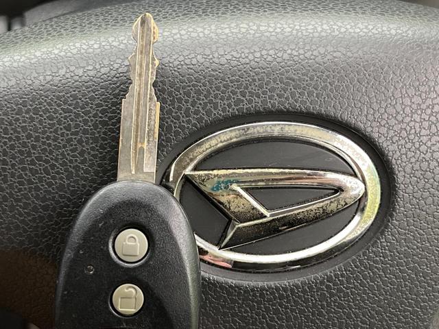 ミライース Ｘ　純正１４インチアルミホイール　フォグライト　ＣＤ／ＤＶＤ再生　盗難防止装置　プライバシーガラス　アイドリングストップ　ヘッドライトレベライザー　キーレス　電動格納ミラー　ＡＢＳ（8枚目）