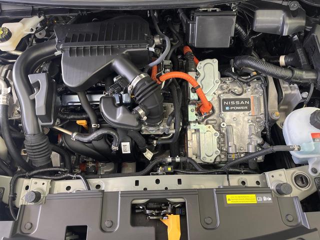 ノート Ｘ　メーカー９型ナビ　アラウンドビューモニター　禁煙車　全方位運転支援システム　デジタルインナーミラー　ＢＳＭ　ＬＥＤヘッドライト＆フォグランプ　フルセグ　ＥＴＣ２．０　ワイヤレス充電器　ドラレコ（19枚目）