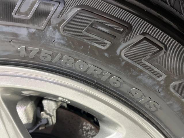 ジムニー ＸＣ　４ＷＤ　ターボ　衝突被害軽減システム　コーナーセンサー　スマートキー　ＬＥＤヘッド　クルコン　オートハイビーム　車線逸脱警報　オートライト　オートエアコン　純正１６インチアルミ　シートヒーター（32枚目）