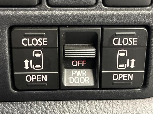 ヴォクシー ハイブリッドＺＳ　煌　フルエアロ　禁煙車　フリップダウンモニター　純正１０．５インチナビ　バックカメラ　トヨタセーフティセンス　両側電動スライドドア　コーナーセンサー　ＬＥＤヘッド　ＥＴＣ２．０　クルーズコントロール（6枚目）