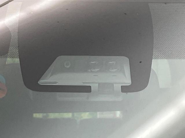ヴォクシー ハイブリッドＺＳ　煌　フルエアロ　禁煙車　フリップダウンモニター　純正１０．５インチナビ　バックカメラ　トヨタセーフティセンス　両側電動スライドドア　コーナーセンサー　ＬＥＤヘッド　ＥＴＣ２．０　クルーズコントロール（8枚目）