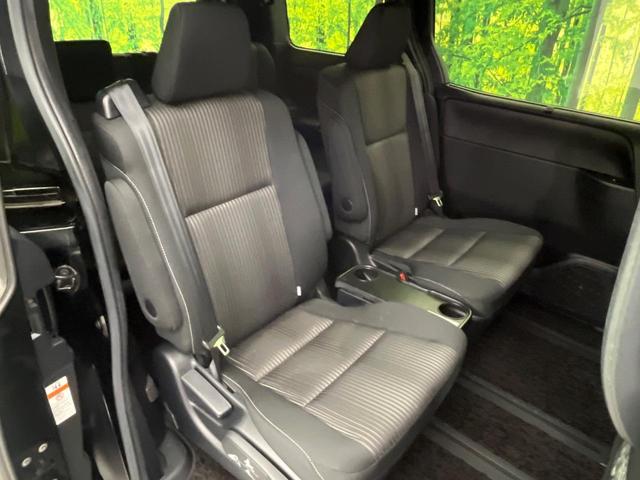 ヴォクシー ハイブリッドＺＳ　煌　フルエアロ　禁煙車　フリップダウンモニター　純正１０．５インチナビ　バックカメラ　トヨタセーフティセンス　両側電動スライドドア　コーナーセンサー　ＬＥＤヘッド　ＥＴＣ２．０　クルーズコントロール（10枚目）