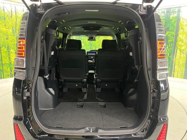 ヴォクシー ハイブリッドＺＳ　煌　フルエアロ　禁煙車　フリップダウンモニター　純正１０．５インチナビ　バックカメラ　トヨタセーフティセンス　両側電動スライドドア　コーナーセンサー　ＬＥＤヘッド　ＥＴＣ２．０　クルーズコントロール（11枚目）