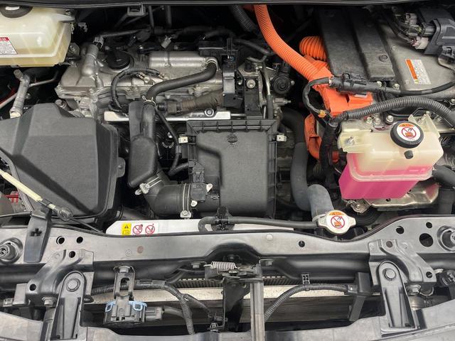 ヴォクシー ハイブリッドＺＳ　煌　フルエアロ　禁煙車　フリップダウンモニター　純正１０．５インチナビ　バックカメラ　トヨタセーフティセンス　両側電動スライドドア　コーナーセンサー　ＬＥＤヘッド　ＥＴＣ２．０　クルーズコントロール（19枚目）