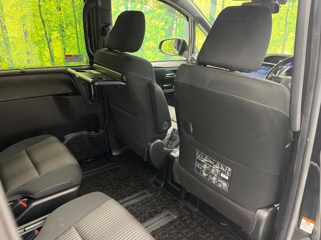 ヴォクシー ハイブリッドＺＳ　煌　フルエアロ　禁煙車　フリップダウンモニター　純正１０．５インチナビ　バックカメラ　トヨタセーフティセンス　両側電動スライドドア　コーナーセンサー　ＬＥＤヘッド　ＥＴＣ２．０　クルーズコントロール（56枚目）