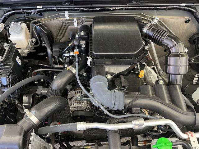 ジムニー ＸＣ　届出済未使用車　４ＷＤ　ターボ　衝突被害軽減システム　コーナーセンサー　スマートキー　ＬＥＤヘッド　クルコン　オートハイビーム　車線逸脱警報　オートライト　オートエアコン　純正１６インチアルミ（19枚目）