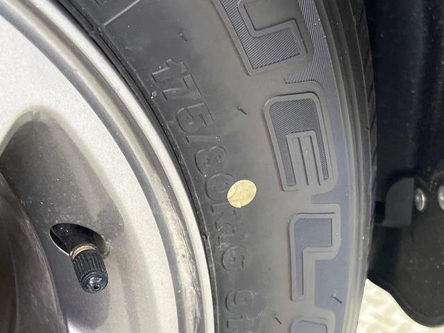 ジムニー ＸＣ　届出済未使用車　４ＷＤ　ターボ　衝突被害軽減システム　コーナーセンサー　スマートキー　ＬＥＤヘッド　クルコン　オートハイビーム　車線逸脱警報　オートライト　オートエアコン　純正１６インチアルミ（32枚目）