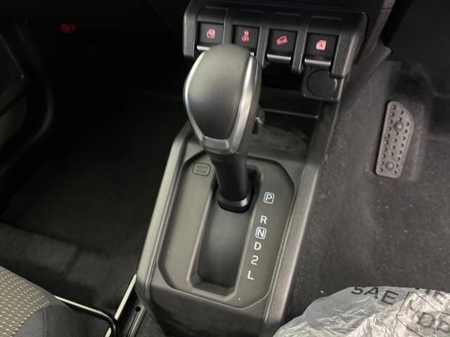 ジムニー ＸＣ　届出済未使用車　４ＷＤ　ターボ　衝突被害軽減システム　コーナーセンサー　スマートキー　ＬＥＤヘッド　クルコン　オートハイビーム　車線逸脱警報　オートライト　オートエアコン　純正１６インチアルミ（39枚目）