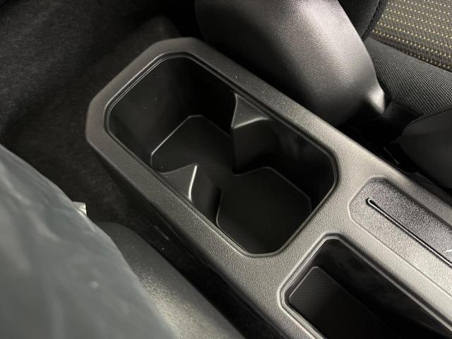 ジムニー ＸＣ　届出済未使用車　４ＷＤ　ターボ　衝突被害軽減システム　コーナーセンサー　スマートキー　ＬＥＤヘッド　クルコン　オートハイビーム　車線逸脱警報　オートライト　オートエアコン　純正１６インチアルミ（43枚目）