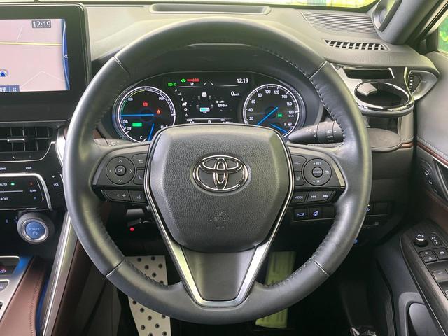 【純正革巻きステアリング】上質な革を使用することで、手にしっかり馴染みとても運転しやすいハンドルです♪