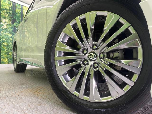 【グレード専用純正１９インチアルミホイール】デザイン性の高い純正アルミホイールを装着しております。各種社外アルミホイールや、スタッドレスタイヤも取扱いしております。是非ご相談ください♪