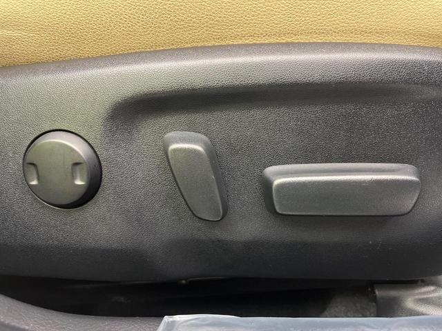 マークＸ プレミアム　禁煙車　純正ナビ　バックカメラ　クルーズコントロール　パワーシート　ＥＴＣ　ドラレコ　コーナーセンサー　ＨＩＤヘッド　純正１６インチアルミ　デュアルエアコン　スマートキー　Ｂｌｕｅｔｏｏｔｈ　ＣＤ（7枚目）